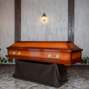 Ataúd hexagonal claro